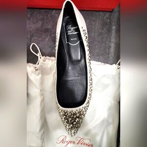 Authentic Roger Vivier Studded Accent Pointed Flats 37.5 Hardly Worn